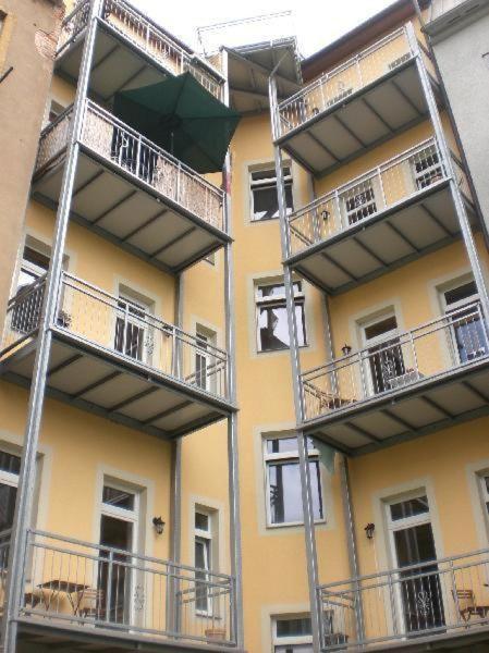 3-Raum-Fewo-Dresden-Zentrum-Balkon-Blick-Auf-Altstadt-L10 Exterior foto